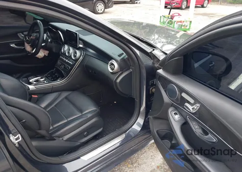 2016 Mercedes-Benz C 300 Sport z USA, uszkodzony, nr VIN WDDWF4JB1GR147696